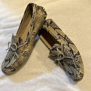 Cole Haan women’s Roccia snake print size 10 B.